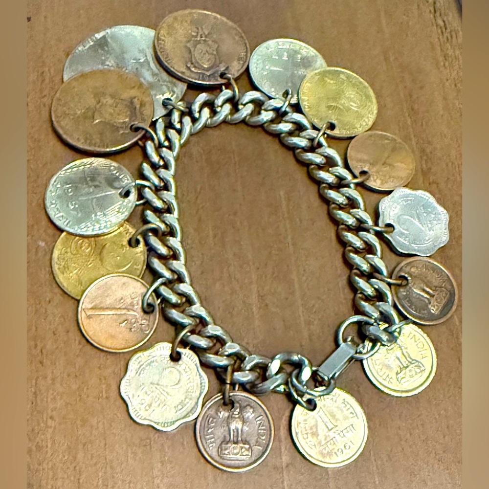 Vintage Metal Chain Coin Bracelet With 15 Old World Coins 7”